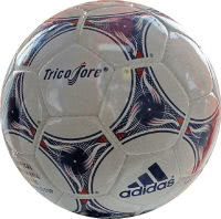 Spielball WM Endrunde 1998 in Frankreich namens Adidas Tricolore