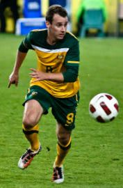 Luke Wilkshire spielt bei der Weltmeisterschaft 2014 für Australien